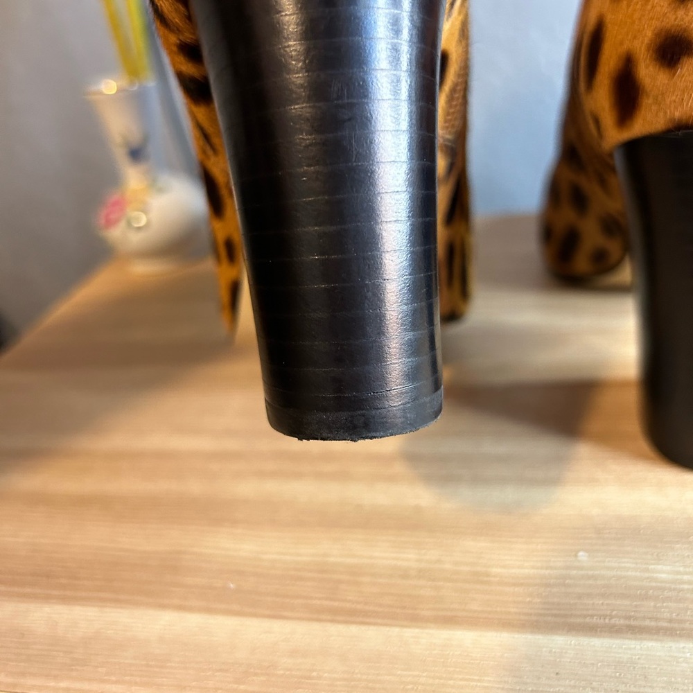 Vincent Camuto Leopard Print/Cow Hair Ankle Boots~Pointed Toe~Block Heel - Picture 7 of 10